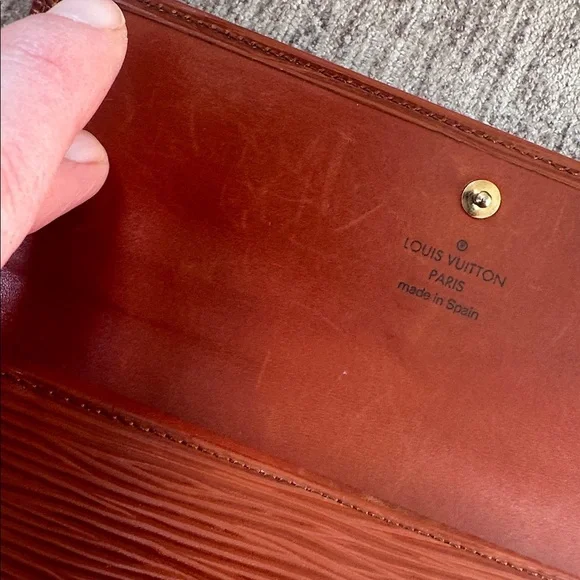 Louis Vuitton brown Epi Sarah wallet nice used condition. - Picture 6 of 12